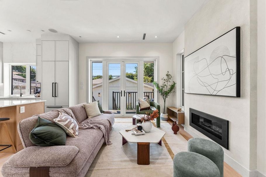 2598 E 16th Avenue Vancouver, BC - 7