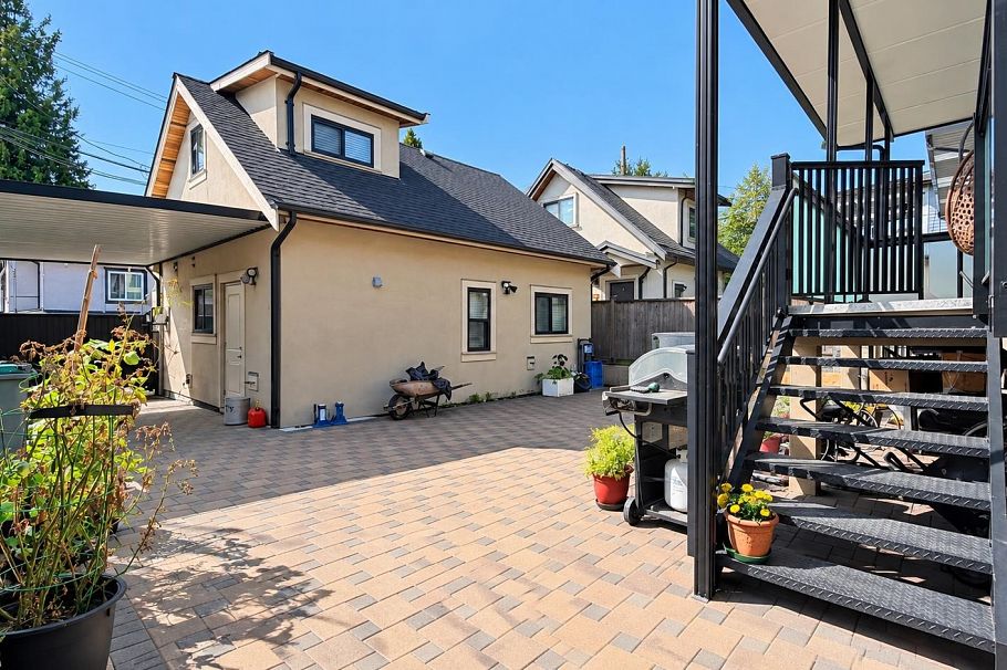 426 E 63 Avenue Vancouver, BC - 3