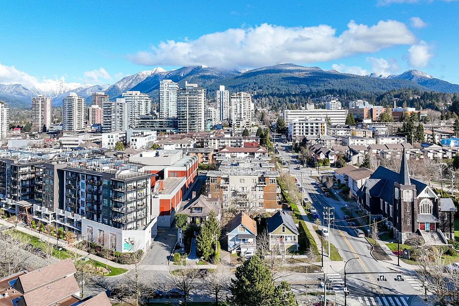 160 E 10th Street North Vancouver, BC - 4