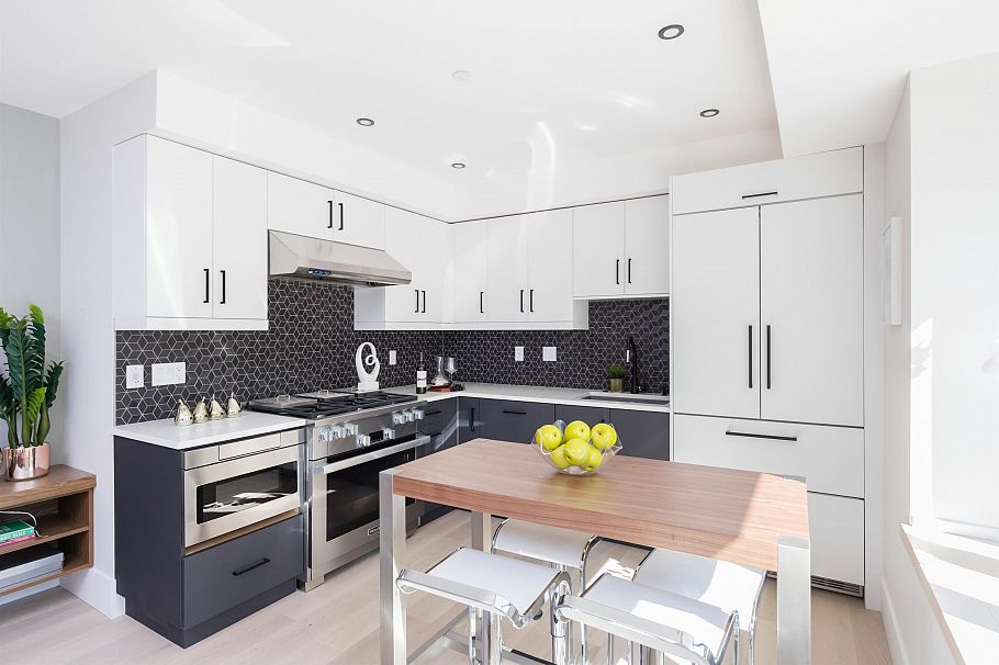 2 1152 Comox Street Vancouver, BC - 5