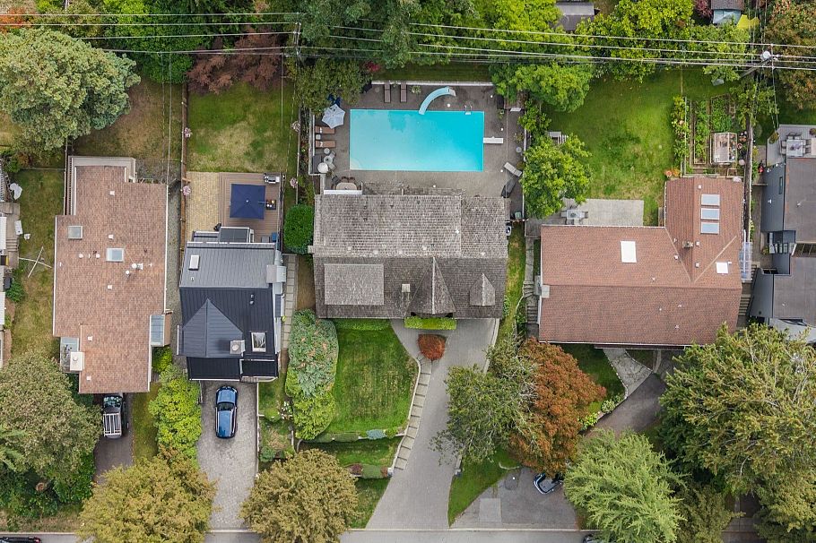 971 Canyon Boulevard North Vancouver, BC - 35