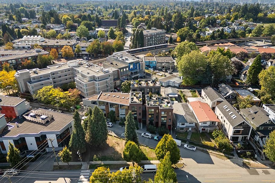 3431 Porter Street Vancouver, BC - 3