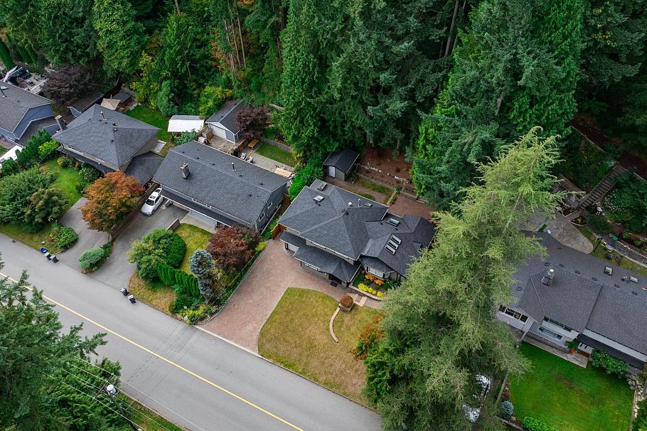 1941 Arborlynn Drive North Vancouver, BC - 39