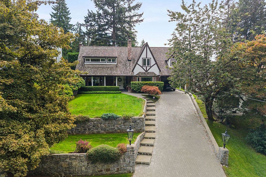 971 Canyon Boulevard North Vancouver, BC - 37