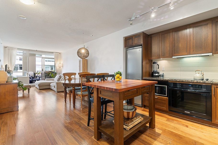 608 2228 W Broadway Vancouver, BC - 3