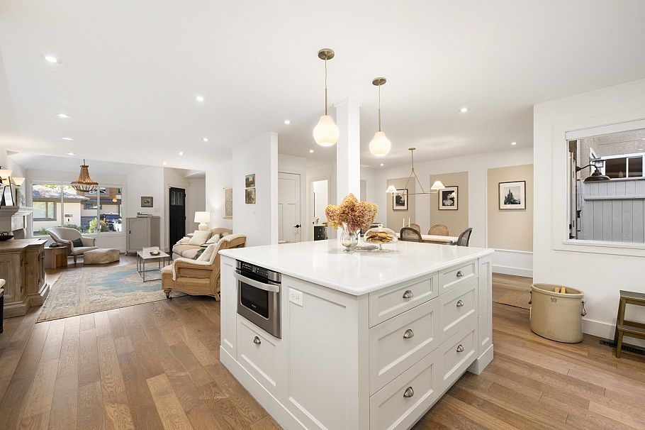 3558 Everglade Place North Vancouver, BC - 16