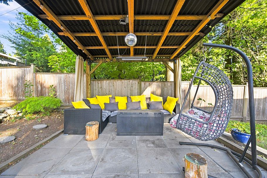 300 E 25th Street North Vancouver, BC - 34