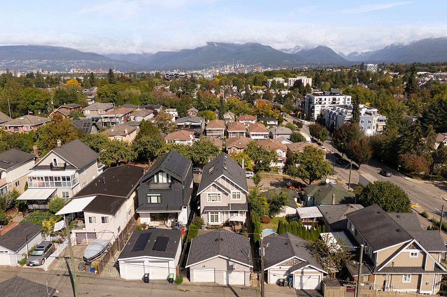 1382 E 17th Avenue Vancouver, BC - 16