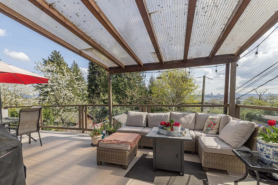 1119 Cloverley Street North Vancouver, BC - 17