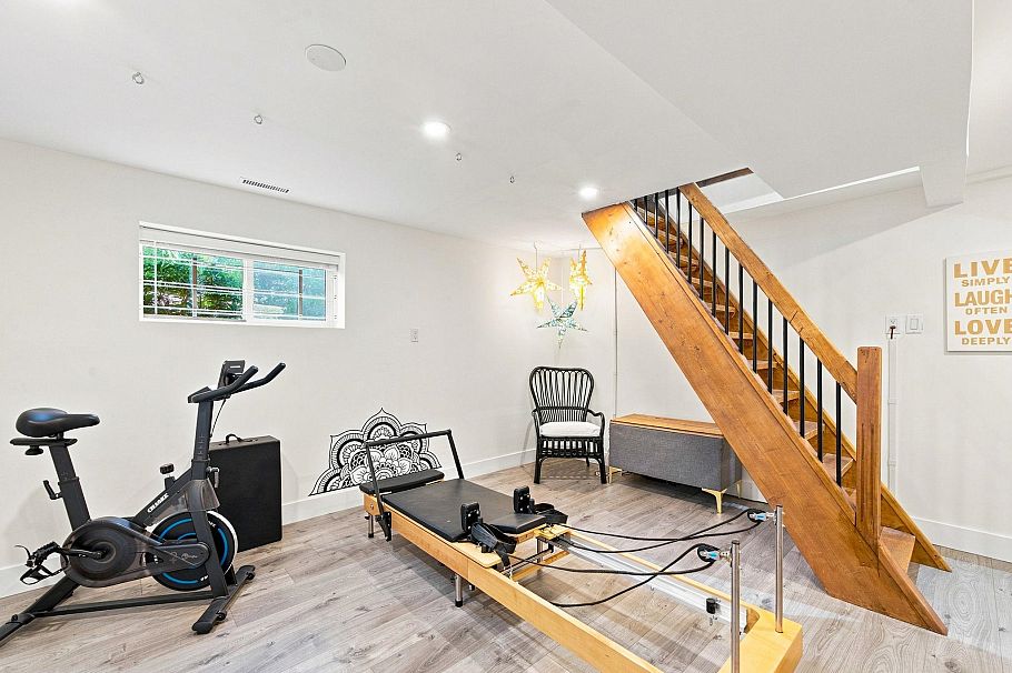 300 E 25th Street North Vancouver, BC - 29