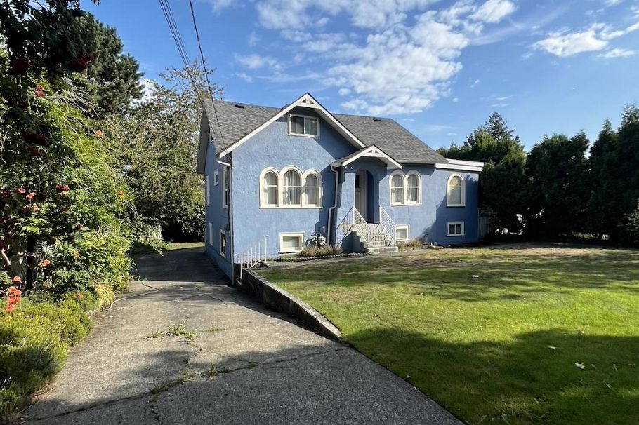 579 W 24th Avenue Vancouver, BC - 2