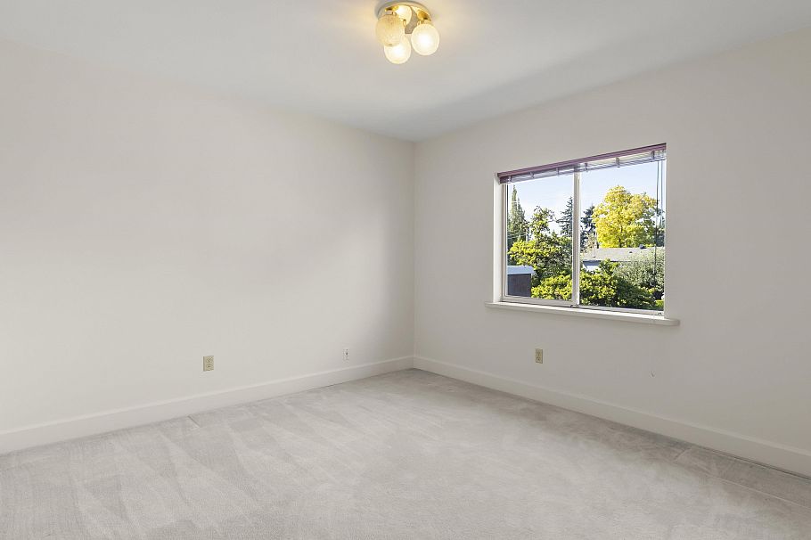 2677 W 34th Avenue Vancouver, BC - 23