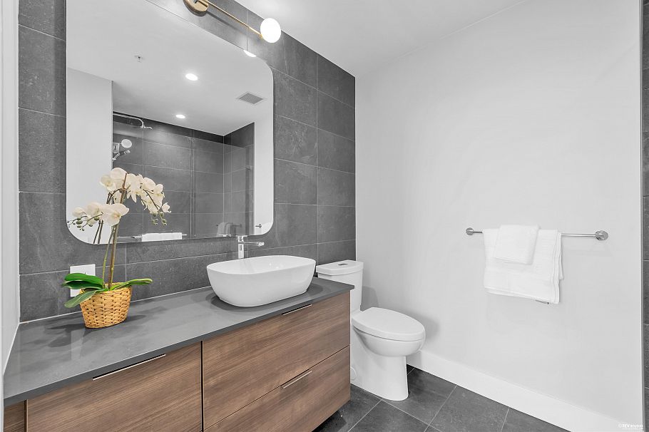 704 2375 Emery Court North Vancouver, BC - 16