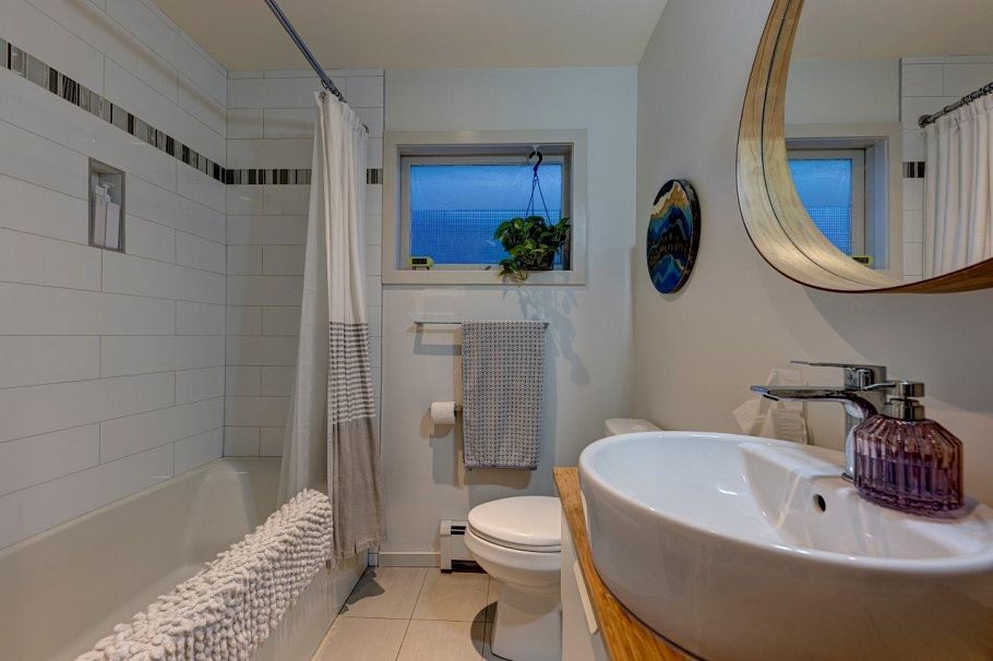 744 E 3rd Street North Vancouver, BC - 16