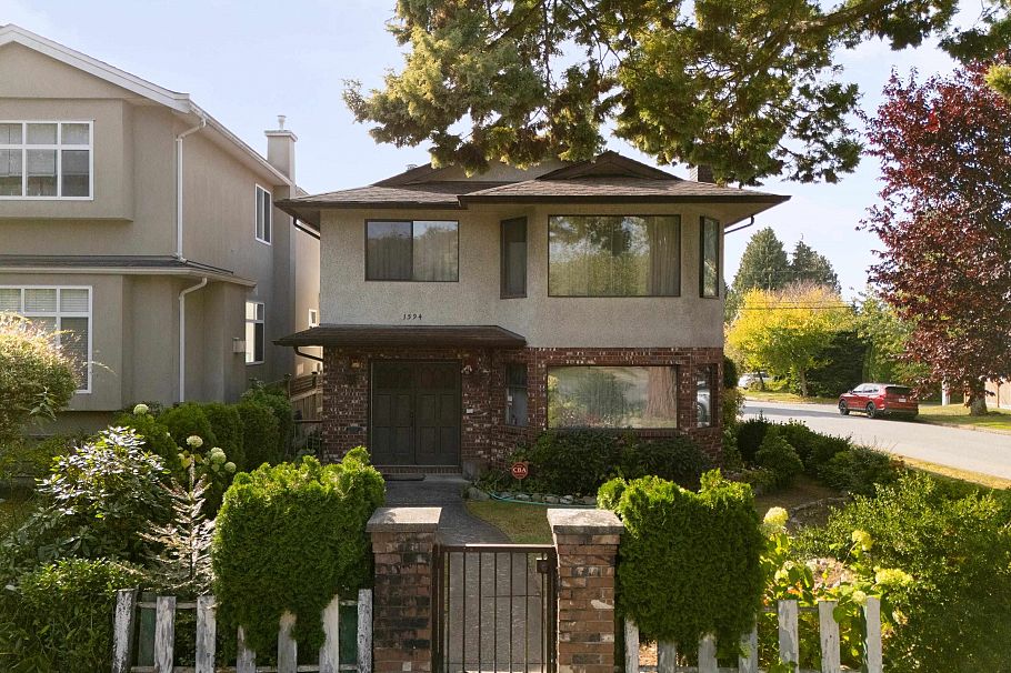 1594 W 68th Avenue Vancouver, BC - 34