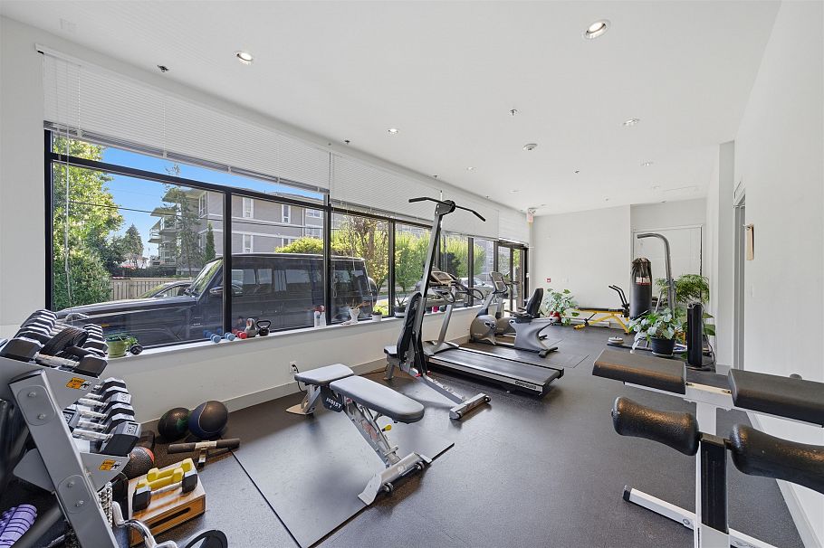 204 1273 Marine Drive North Vancouver, BC - 25