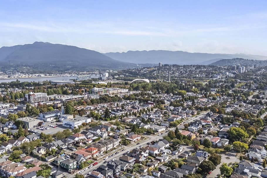 2634 Parker Street Vancouver, BC - 36