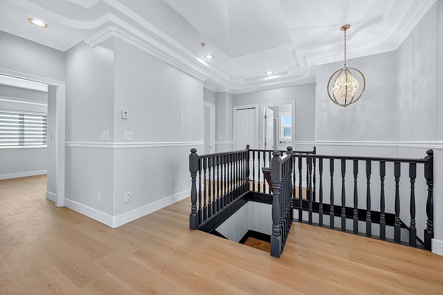 392 E 63rd Avenue Vancouver, BC - 5