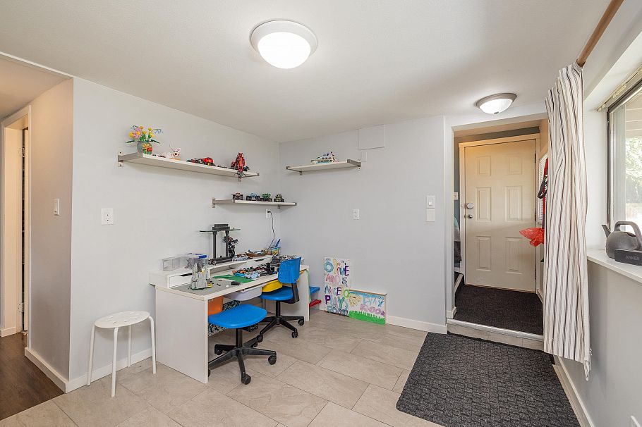 1119 Cloverley Street North Vancouver, BC - 27