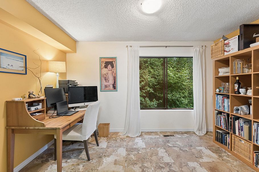 834 Hendecourt Road North Vancouver, BC - 10