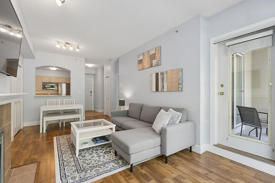 321 3600 Windcrest Drive North Vancouver, BC - 4
