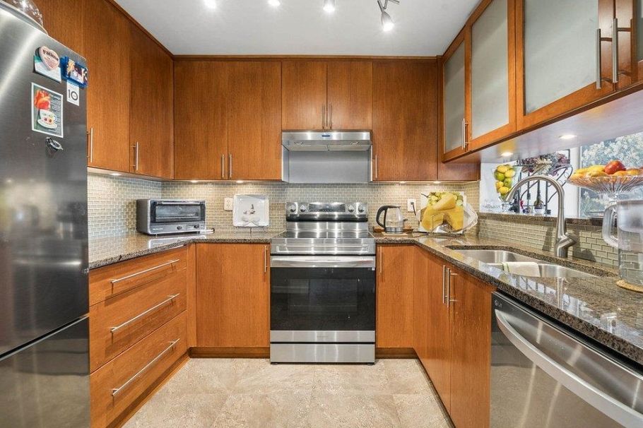 215 456 Moberly Road Vancouver, BC - 9