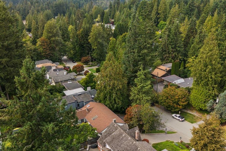 971 Canyon Boulevard North Vancouver, BC - 36