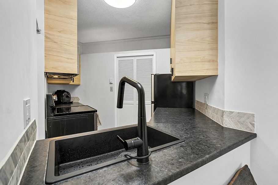 107 1100 W 7th Avenue Vancouver, BC - 12