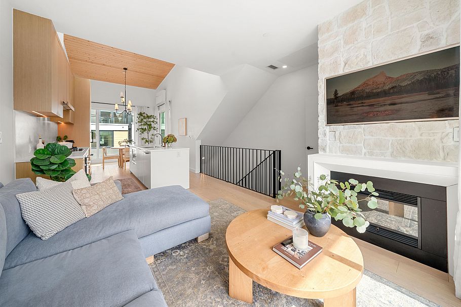 224 650 E 2nd Street North Vancouver, BC - 2