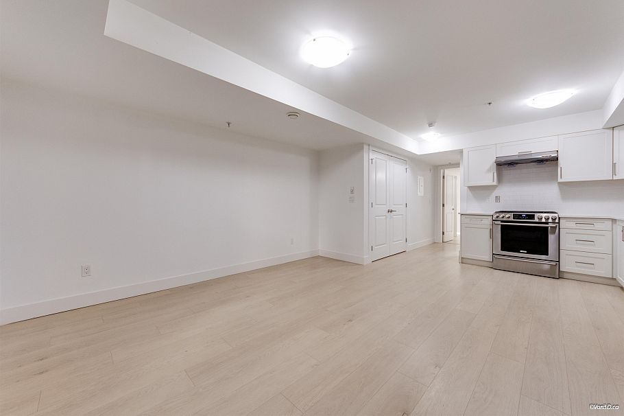 5835 Wales Street Vancouver, BC - 28