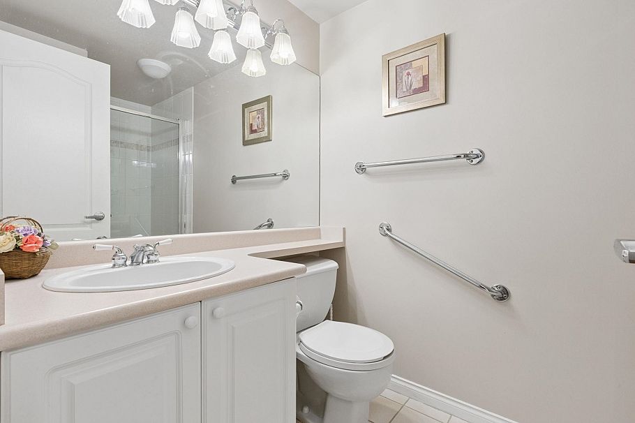 304 2059 Chesterfield Avenue North Vancouver, BC - 11