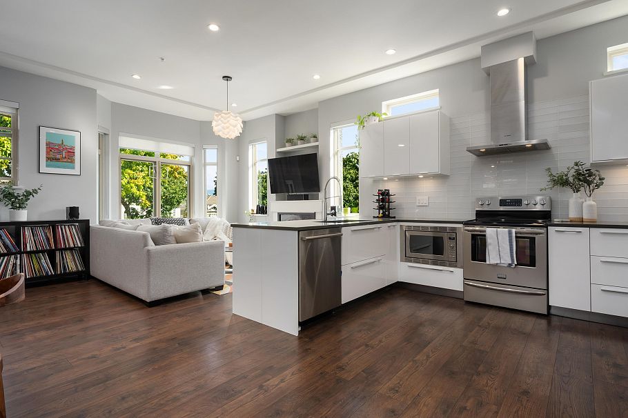1382 E 17th Avenue Vancouver, BC - 24