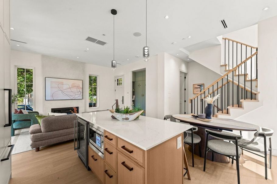 2598 E 16th Avenue Vancouver, BC - 14