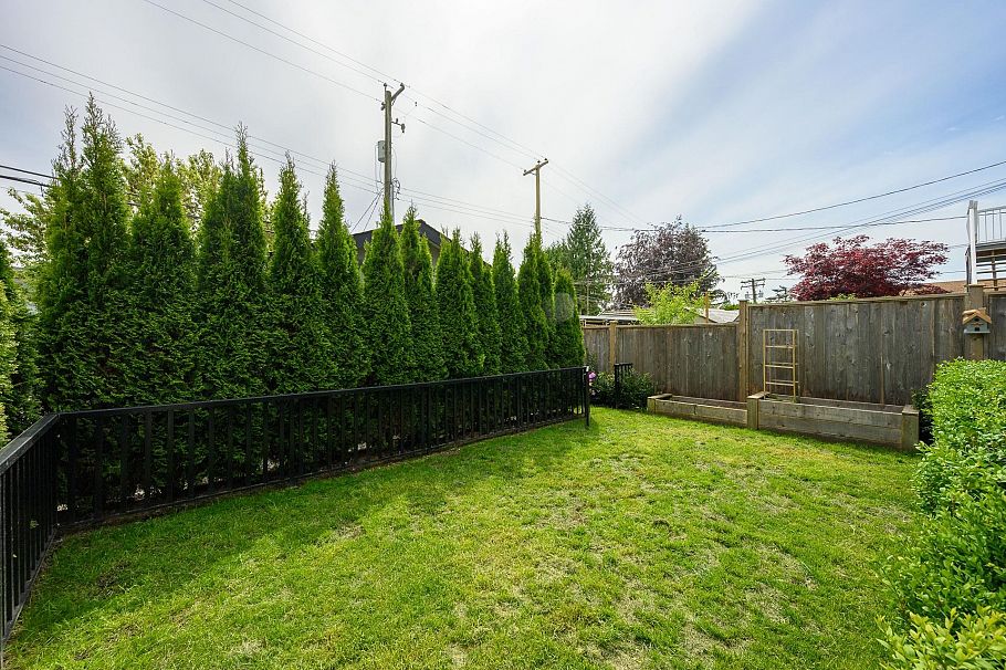 3 215 E 21st Street North Vancouver, BC - 37