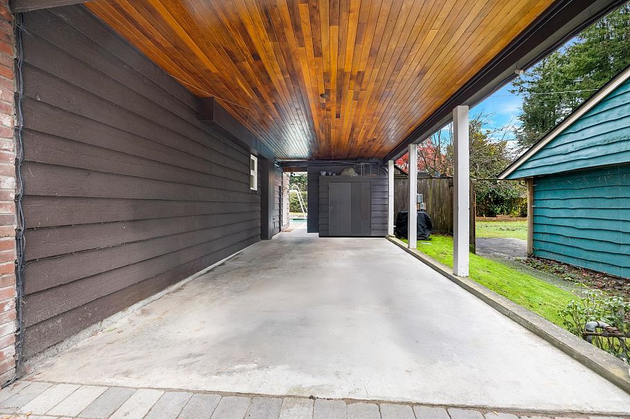971 Canyon Boulevard North Vancouver, BC - 40