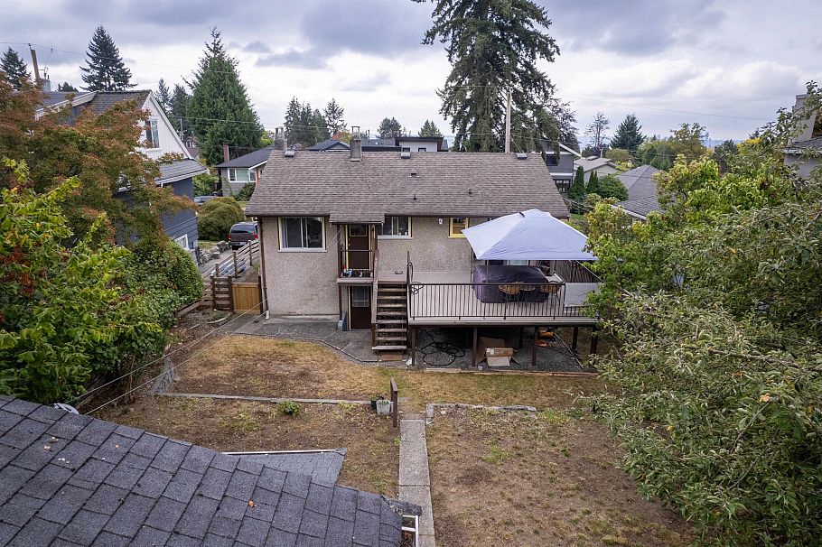 234 W St. James Road North Vancouver, BC - 35
