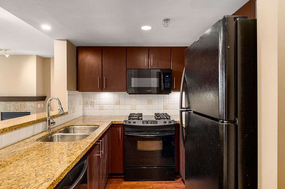 803 120 Milross Avenue Vancouver, BC - 3