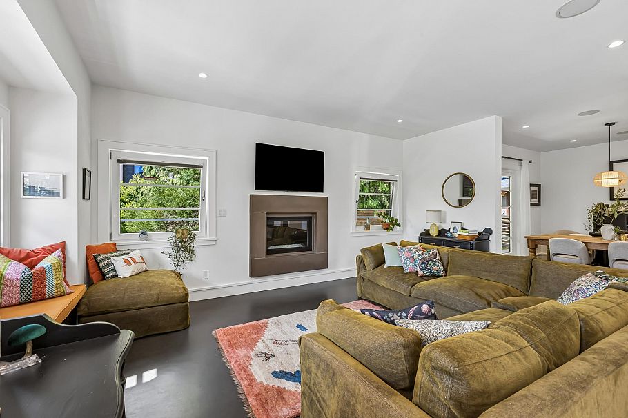 4041 Prospect Road North Vancouver, BC - 4