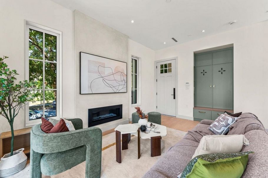 2598 E 16th Avenue Vancouver, BC - 9