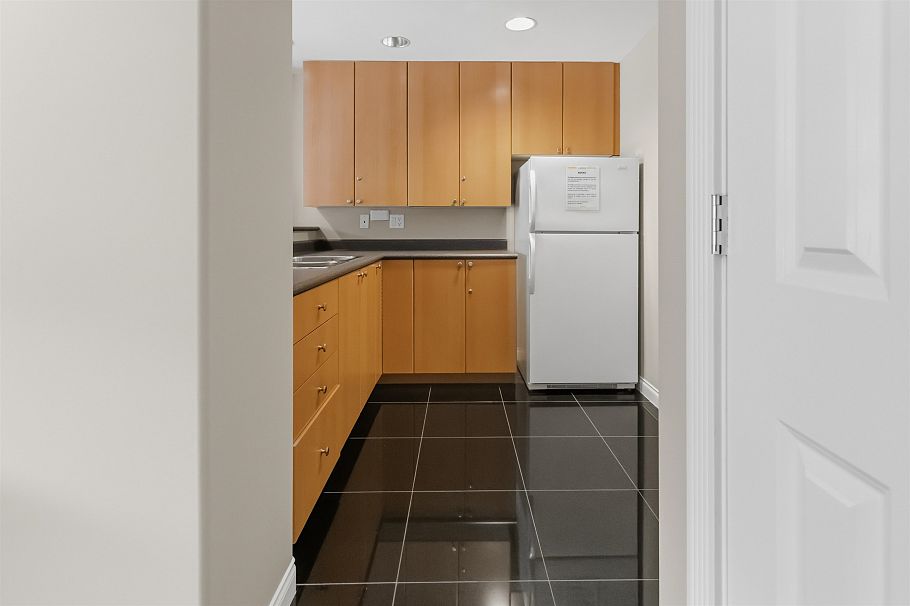405 160 E 13th Street North Vancouver, BC - 29