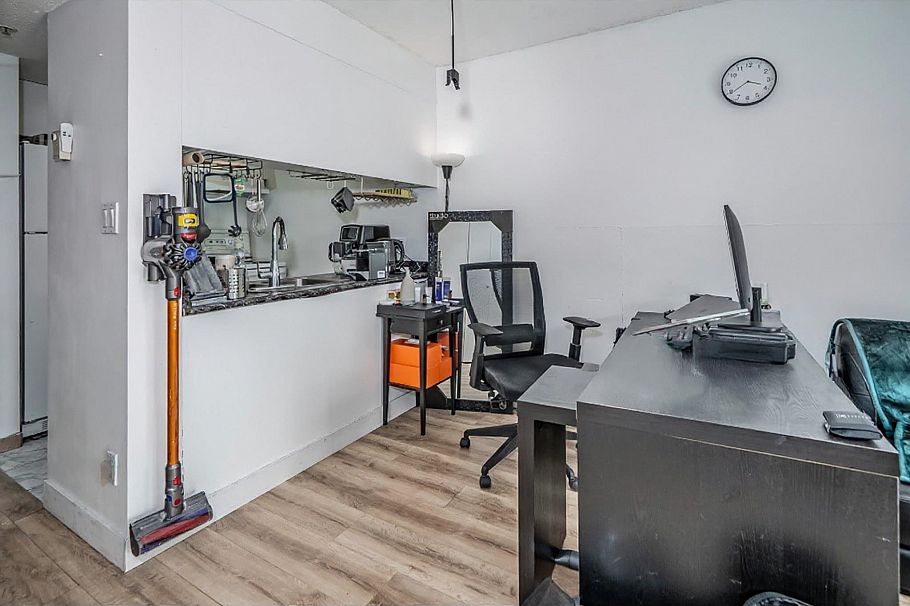 905 1188 Howe Street Vancouver, BC - 11