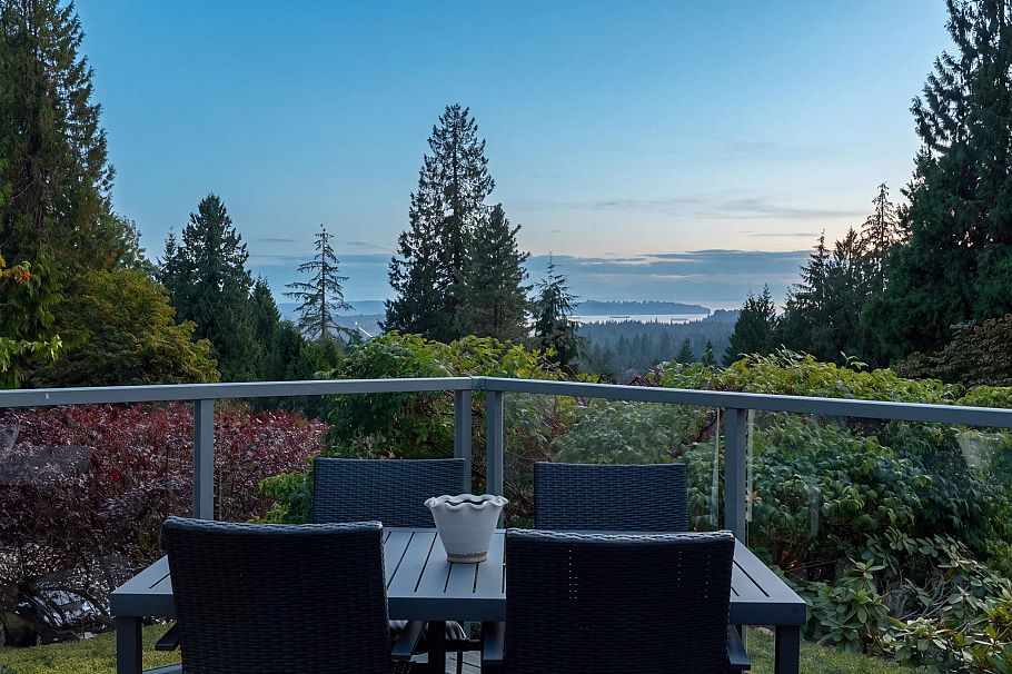 5008 Redonda Drive North Vancouver, BC - 30