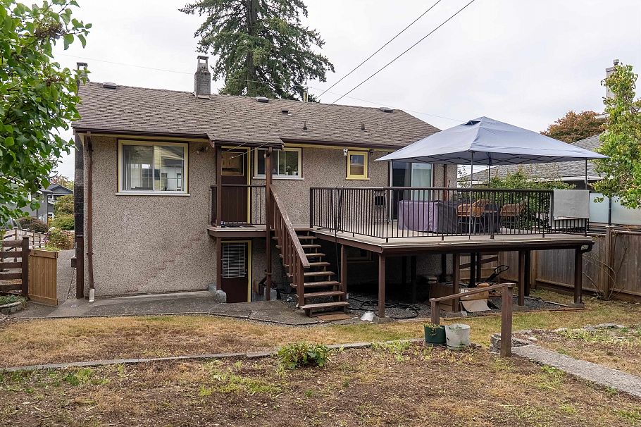 234 W St. James Road North Vancouver, BC - 21