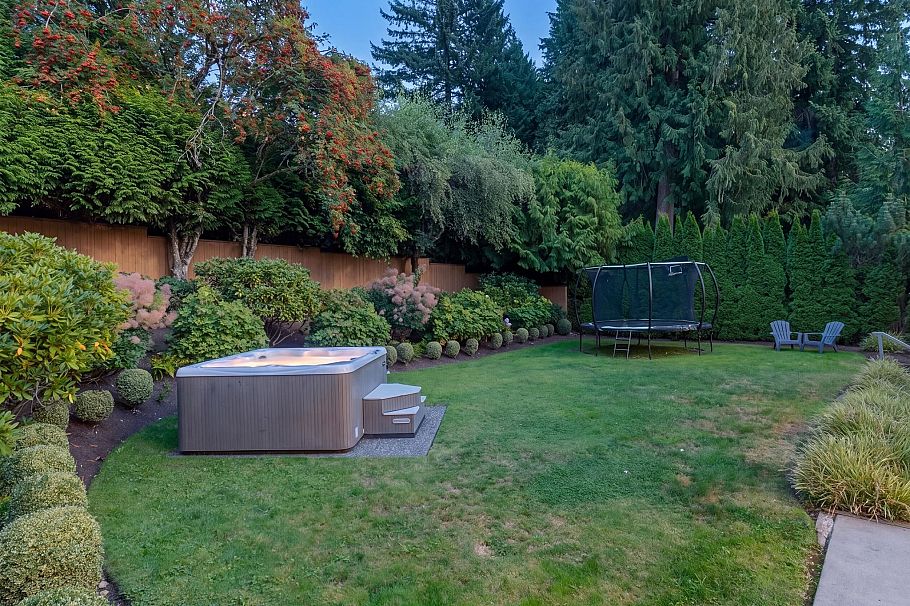 5008 Redonda Drive North Vancouver, BC - 32