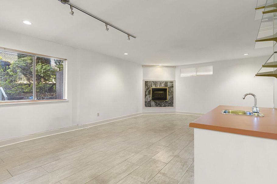 2677 W 34th Avenue Vancouver, BC - 29