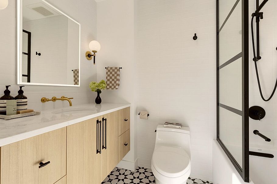 3 226 E 10th Street North Vancouver, BC - 31