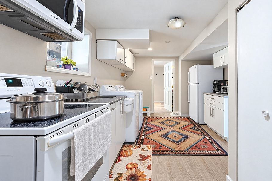 430 W Kings Road North Vancouver, BC - 19