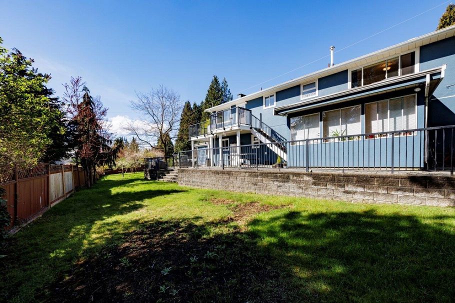2094 Viewlynn Drive North Vancouver, BC - 25