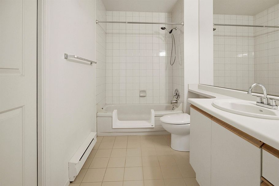 105 1042 Nelson Street Vancouver, BC - 22