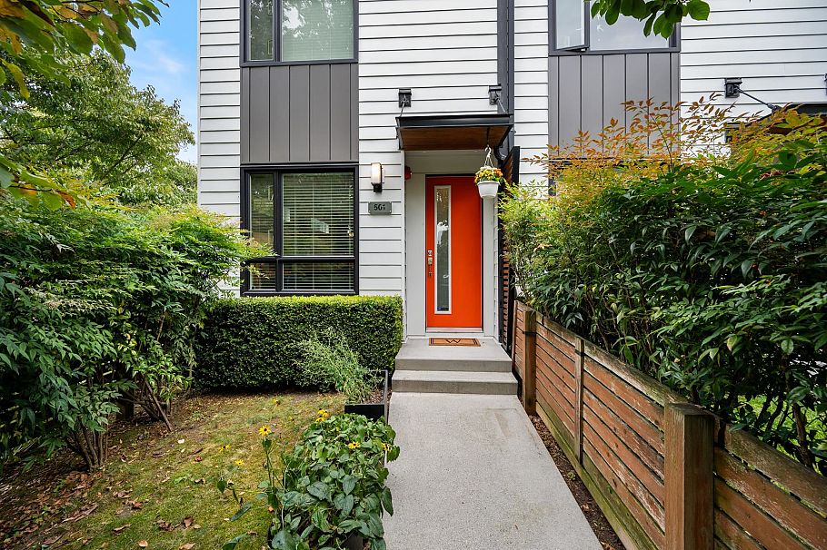 501 E 44th Avenue Vancouver, BC - 2